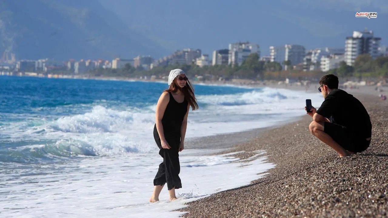 Sıcak Havada Vatandaşlar Denizin Tadını Çıkardı