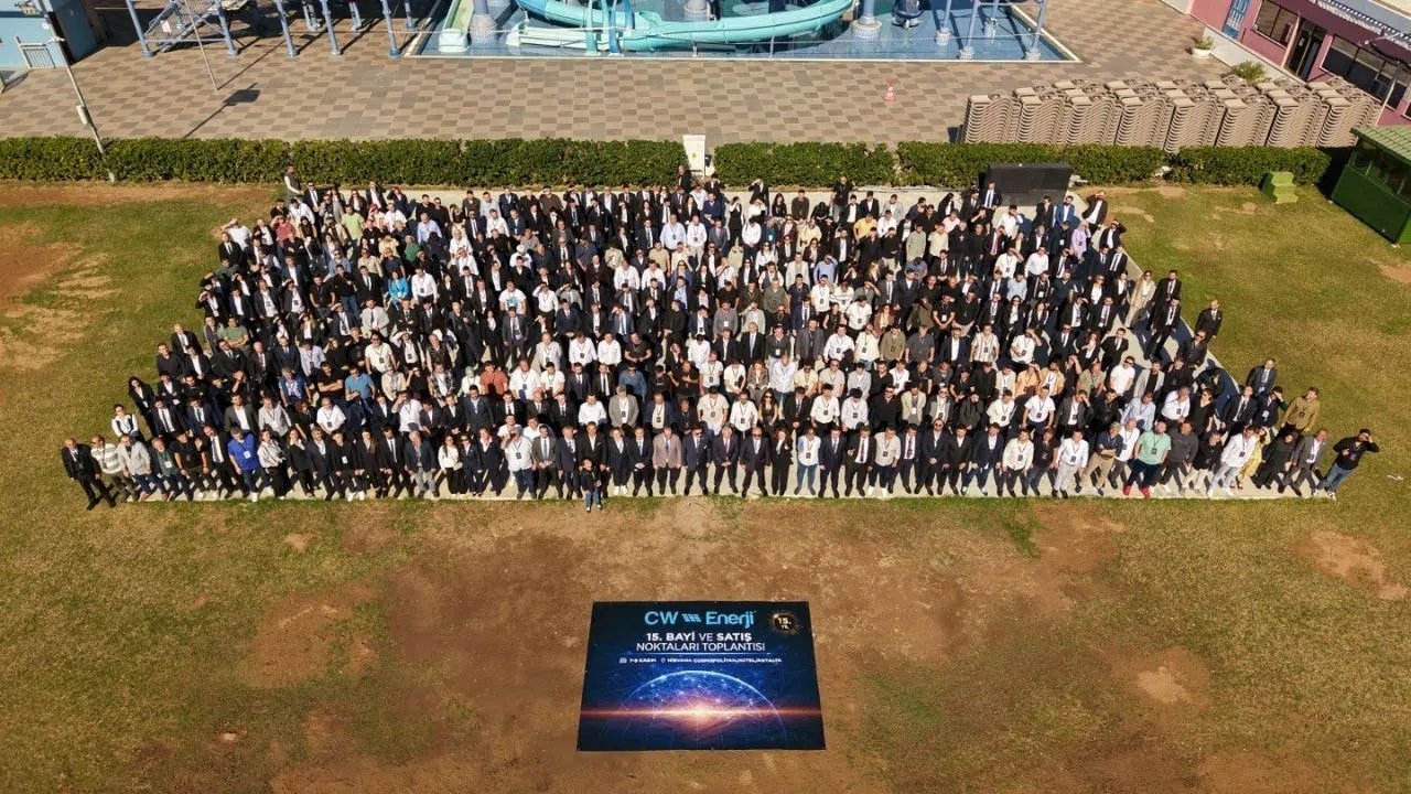 Güneş enerjisi şirketi ödül töreni düzenledi