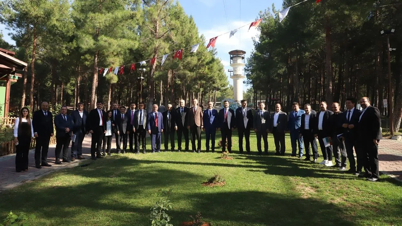 Kahramanmaraş'ta gençler kürsüde projesi start aldı