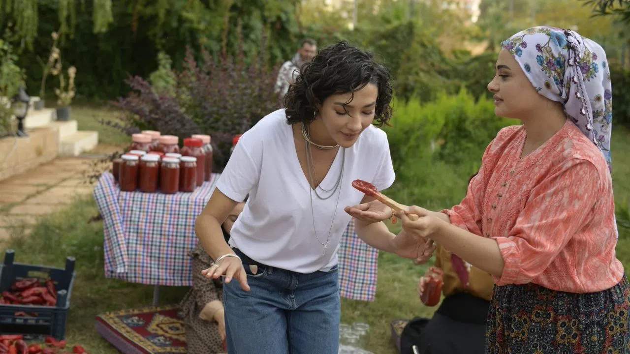 Halef Köklerin Çağrısı Setinde Oyuncular Kavanoz Kavanoz Salça Yaptı