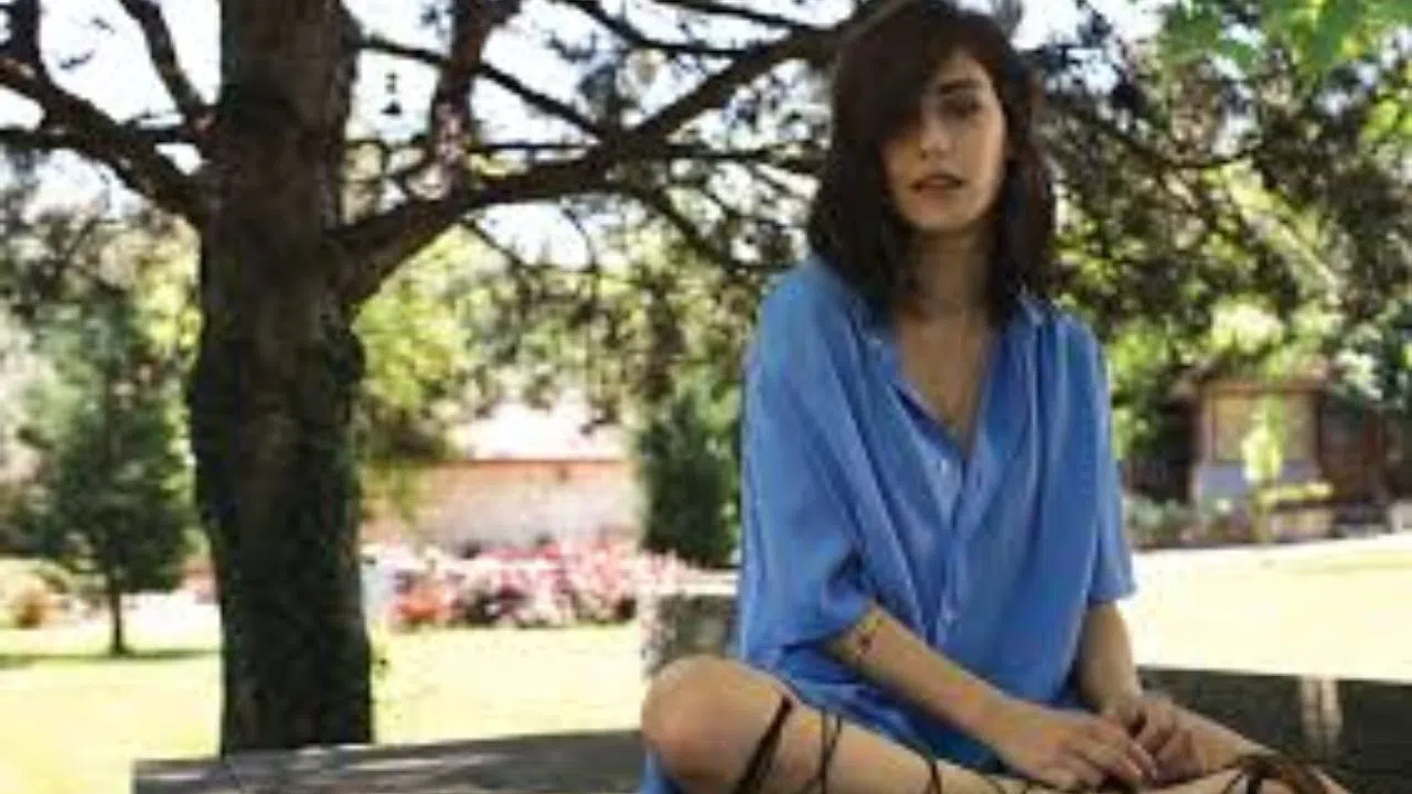 Hazal Kaya İmajını Değiştirdi Bakanlar Gözlerini Alamadı