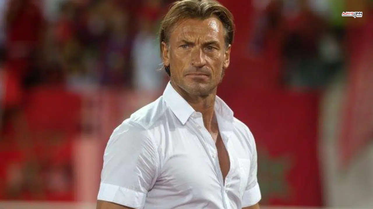 Suudi Arabistan Teknik Direktörü Ezan Nedeniyle Basın Toplantısını Durdurdu