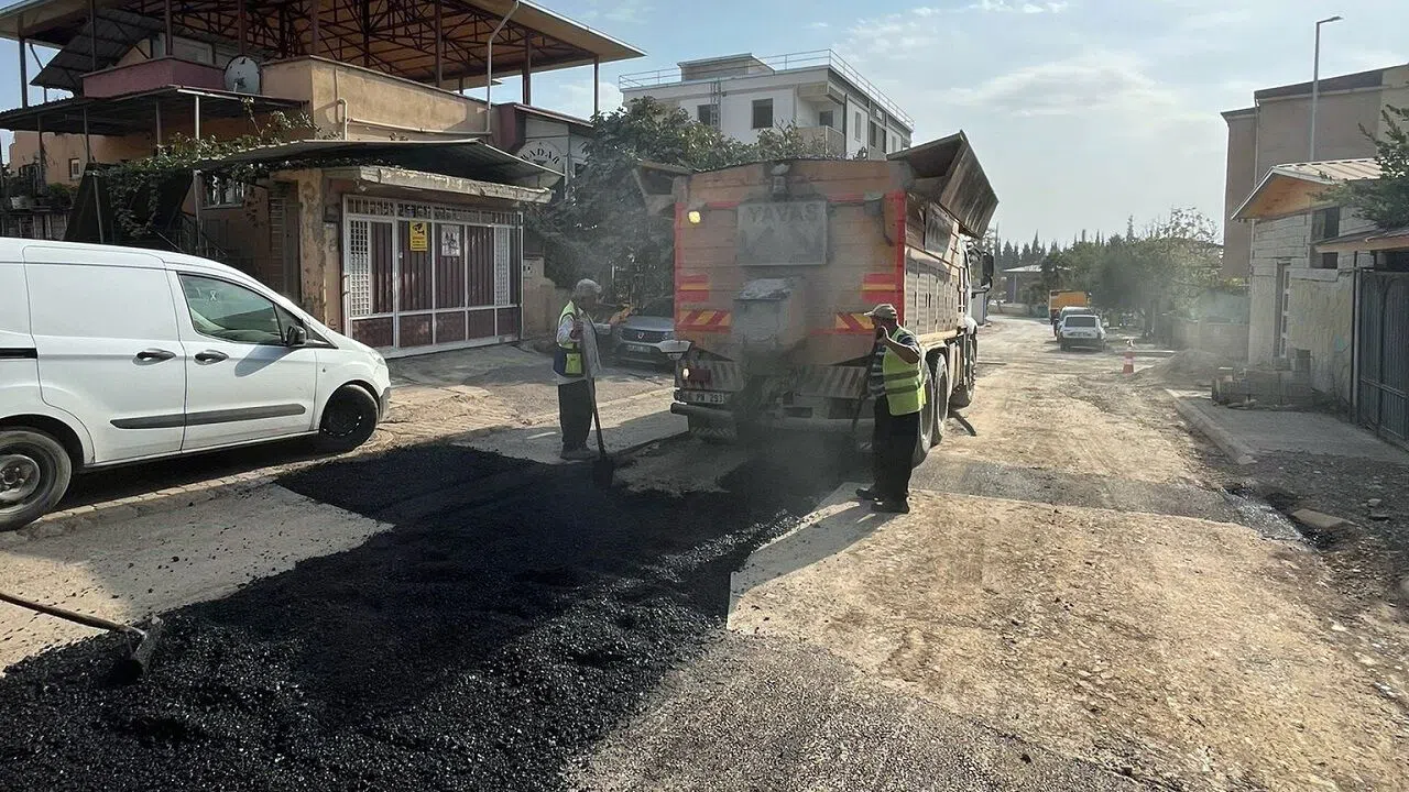Dulkadiroğlu’nda altyapı sonrası yollar sıcak asfaltla yenileniyor