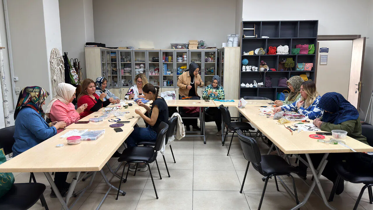 Kahramanmaraş’ta kadınlar KAMEK’le üretiyor, güçleniyor