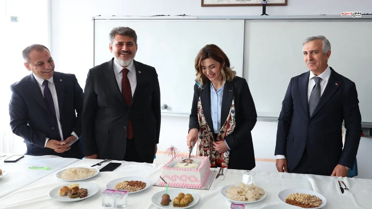 Kahramanmaraş'ta Öğretmenler Günü'nde Sürpriz Doğum Günü