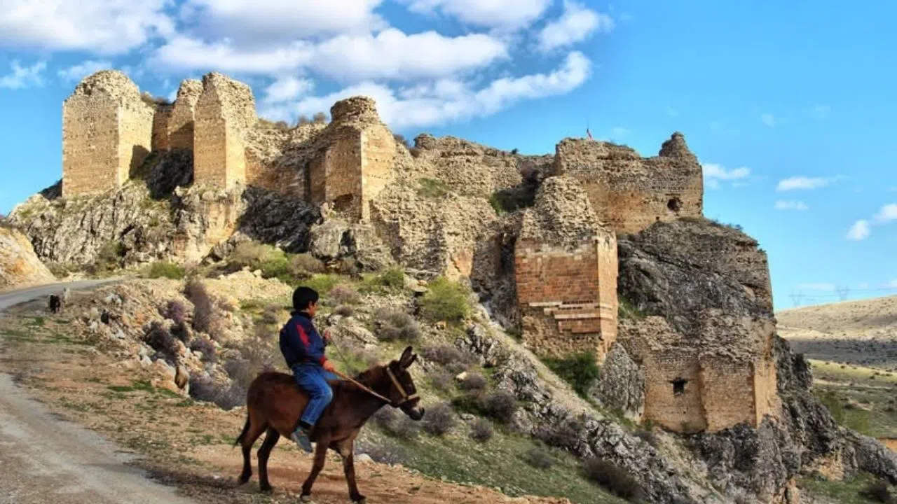 Kahramanmaraş'ın Görkemli Hazinesi: Hurman Kalesi