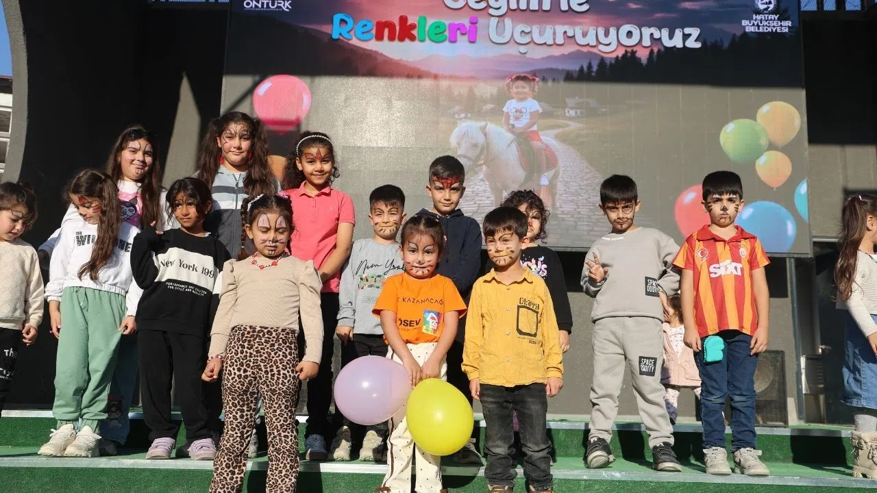 Kansere karşı savaşını kazanan Ceylin'in zaferi gökyüzüne bırakılan balonlarla kutlandı