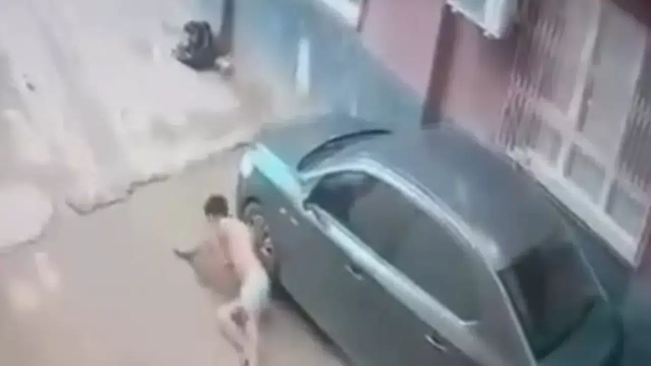 Kardeşini Uygunsuz Halde Yakalayan Ağabey Kaçan Adamı Bıçakladı