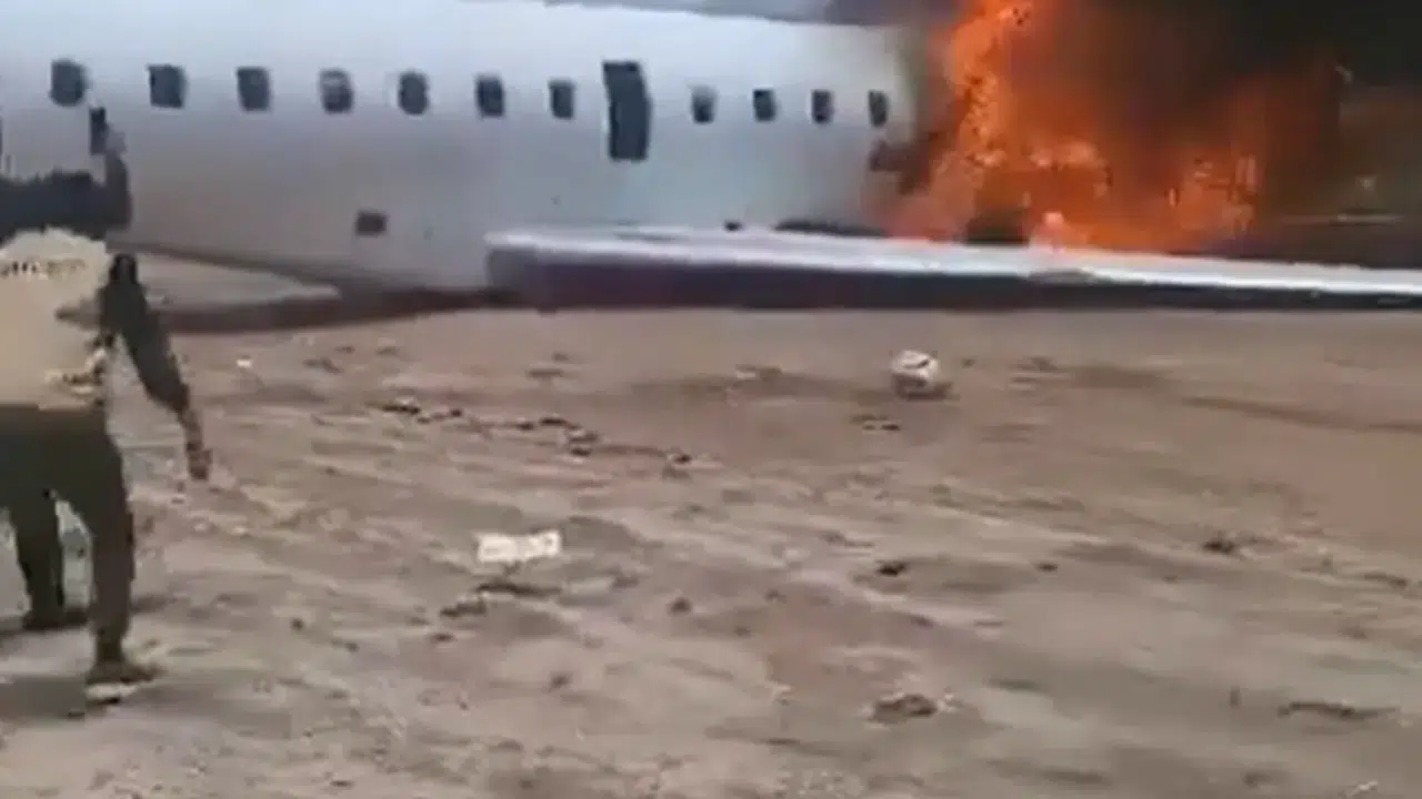 Bakan ve Heyeti Taşıyan Uçak Pistten Çıktı