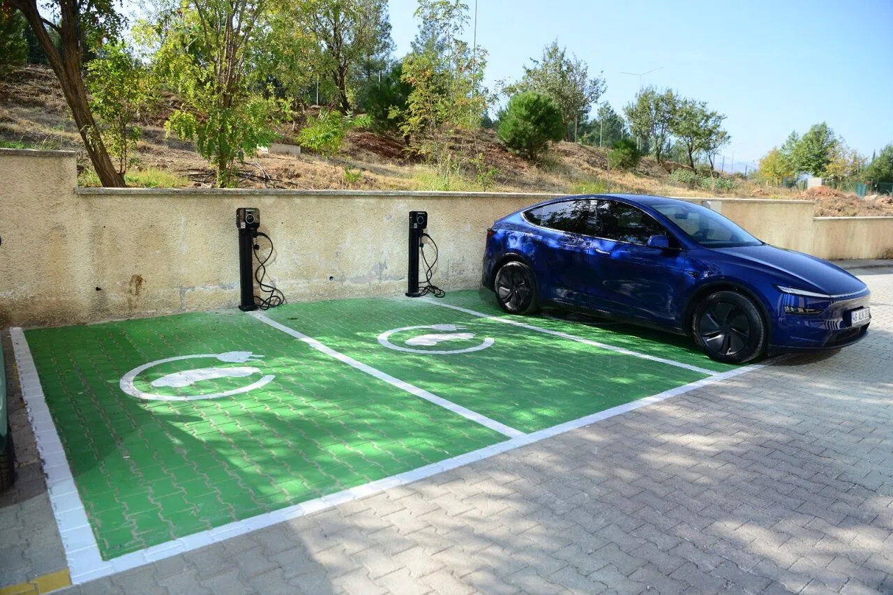 KSÜ'den Çevreci Adım: Kampüse 8 Elektrikli Araç Şarj Noktası Kuruldu