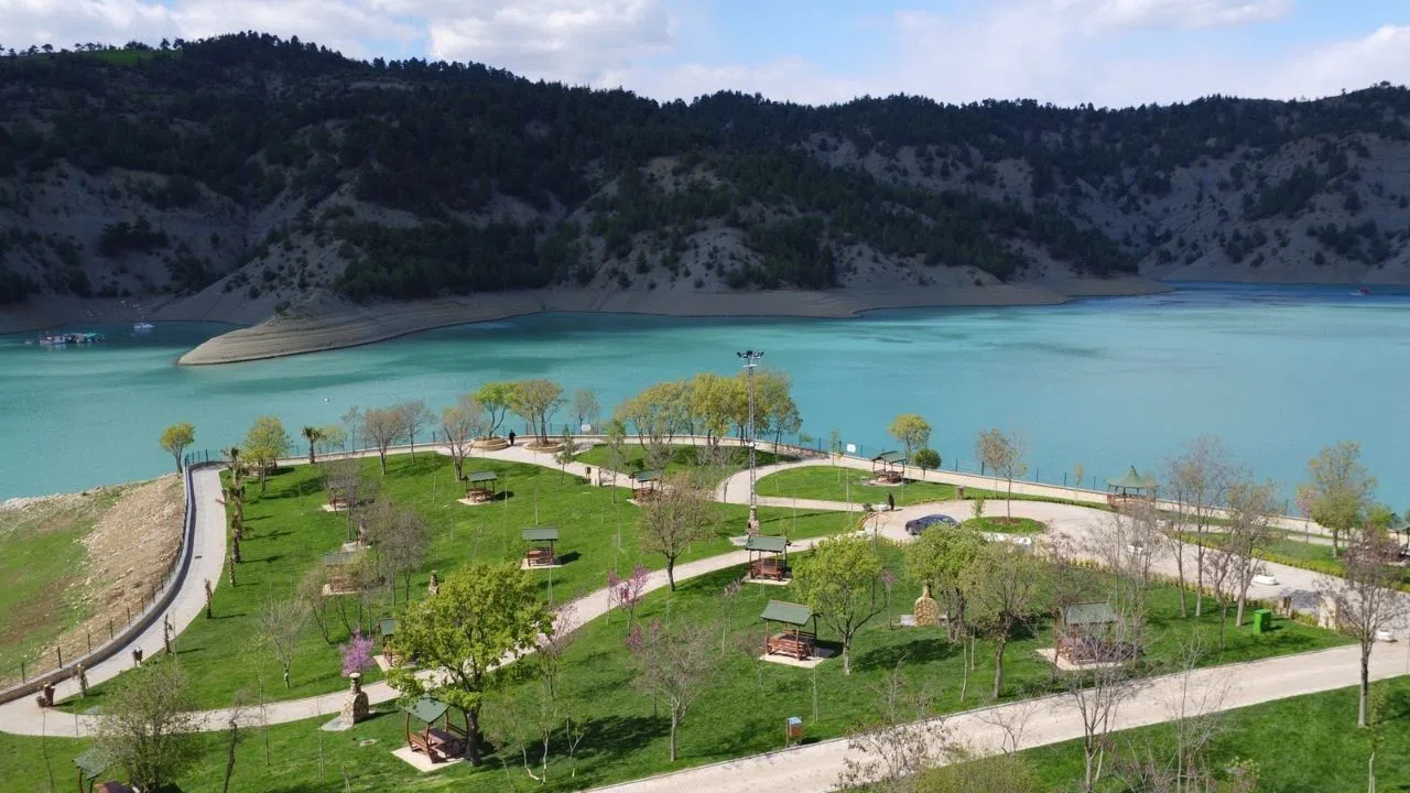 Kahramanmaraş'ın Doğa Harikası Menzelet Mesire Alanı Göz Kamaştırıyor