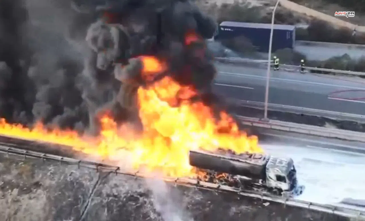 Mersin'de Facianın Eşiğinden Dönüldü: 26 Bin Litre Yakıt Taşıyan Tanker Alev Aldı