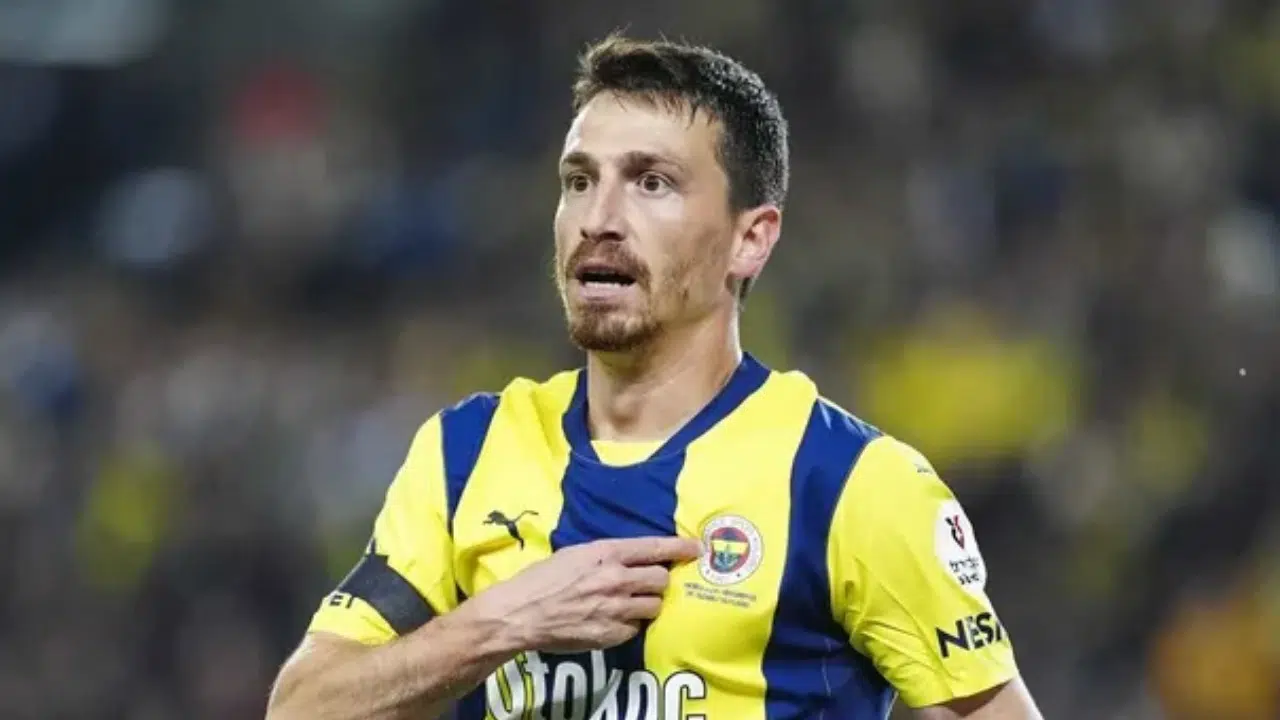 Fenerbahçe Maaş Yükünü Hafifletmek İçin 8 Futbolcu İle Yolları Ayırmayı Planlıyor