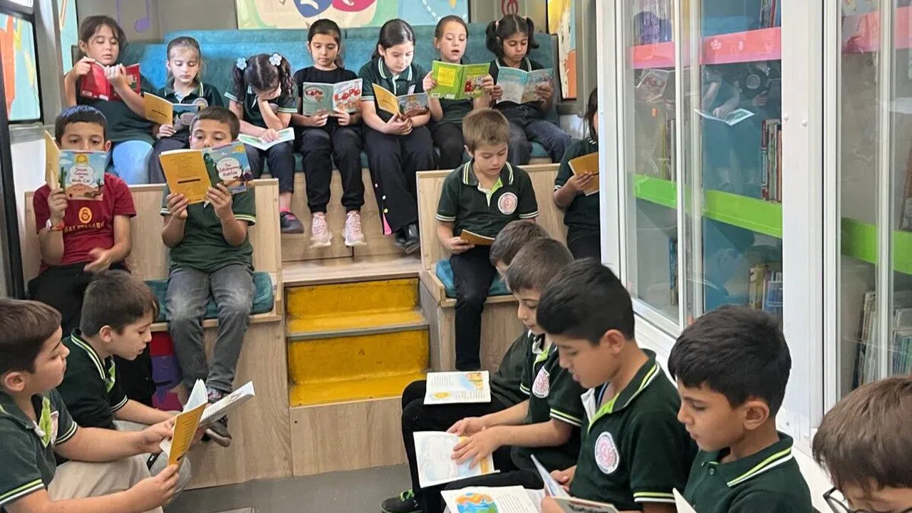 Bir Otobüs Bin Hayal: Mobil Çocuk Kütüphanesi Binlerce Çocuğa Ulaştı