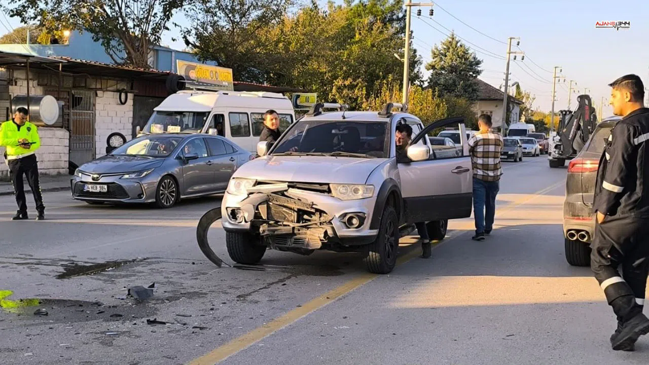 Dönüş Yapan Otomobille Motosiklet Çarpıştı
