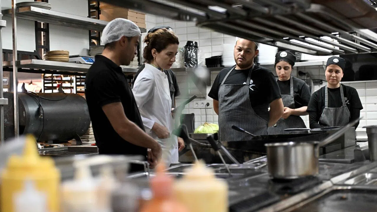 Muratpaşa'da Hijyen Seferberliği: 50 İşletme Gold Town Sertifikası Aldı