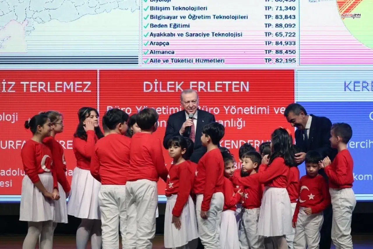 Öğretmenler Günü'nde 15 Bin Atama Müjdesi