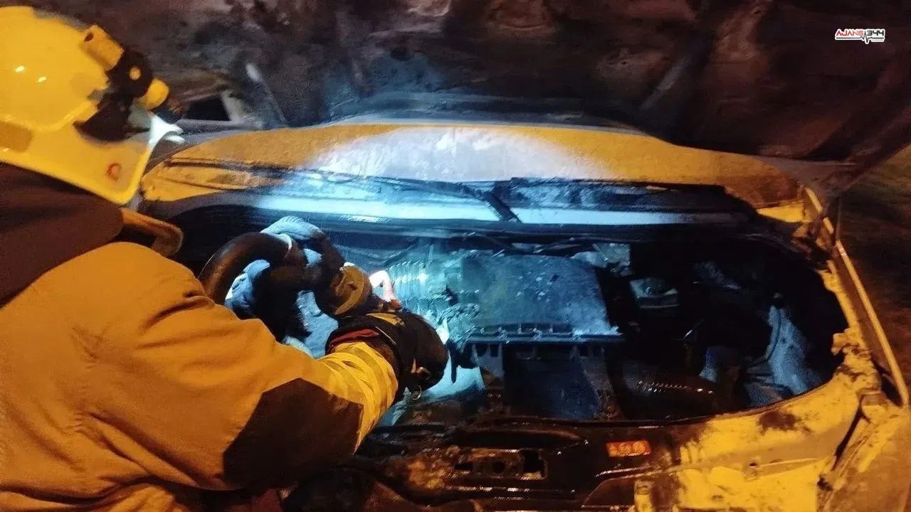 Kahramanmaraş'ta Park Halindeki Araç Aniden Alev Aldı