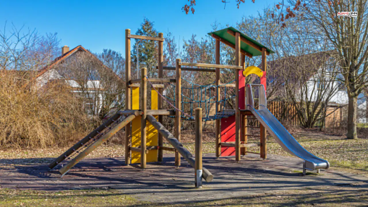 Çocuk Parkında Dört Çocuk Elektrik Kaçağından Yaralandı