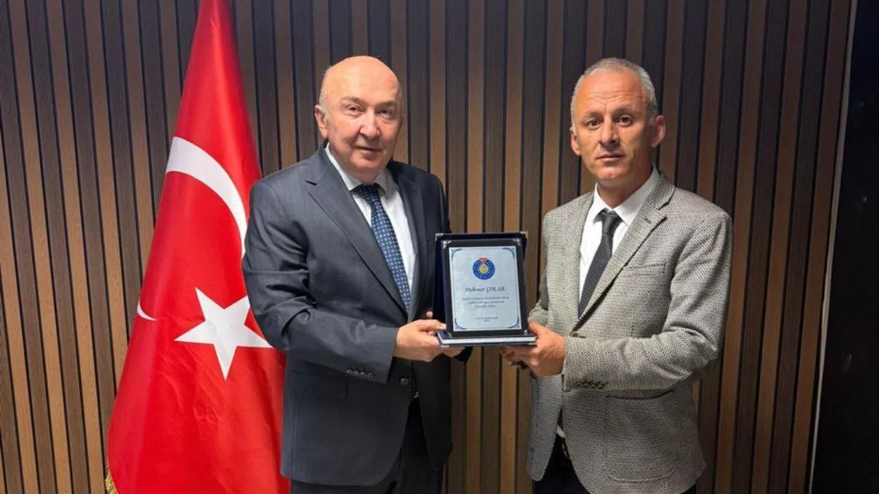 KSÜ'de Vefa Töreni, Rektör Yasım, Mehmet Çolak'ı Plaketle Onurlandırdı