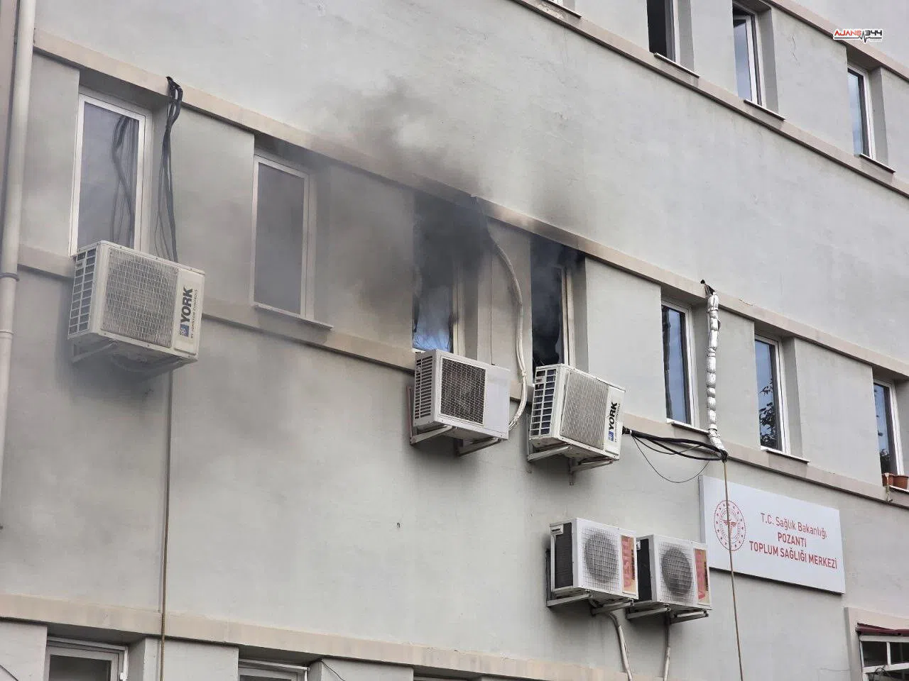Pozantı Aile Sağlığı Merkezi'nde yangın paniği: Sağlık çalışanı pencereden kurtarıldı