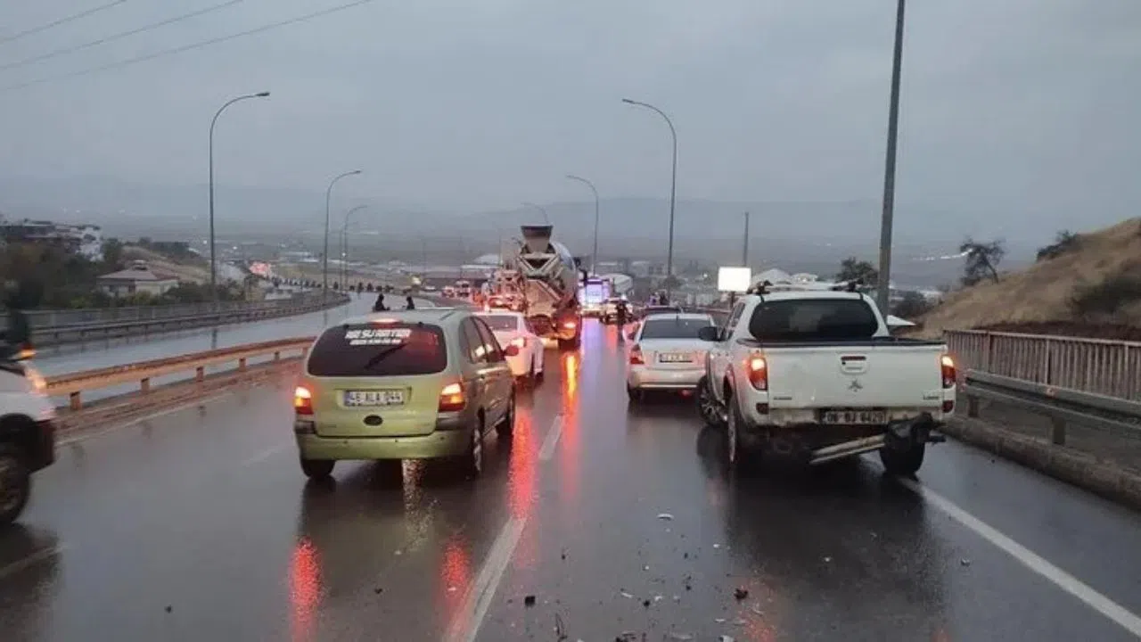 Kahramanmaraş’ta Yağışlı Hava Trafiği Felç Etti