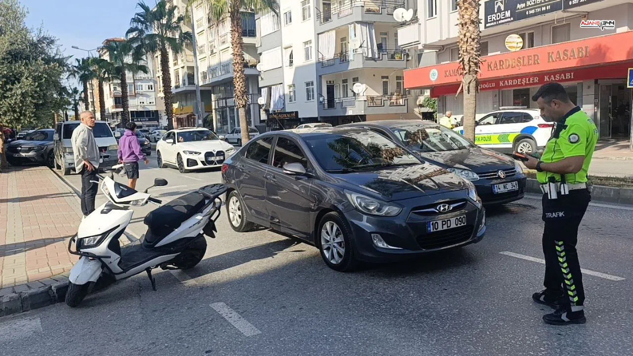 Manavgat'ta Motosiklet ile Otomobil Çarpıştı