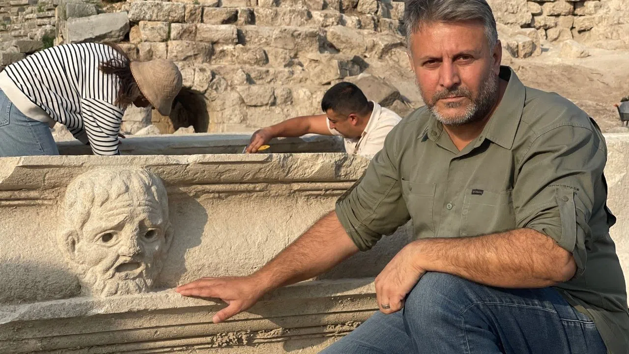 Kastabala Antik Kenti'nde filozof maskı bulundu