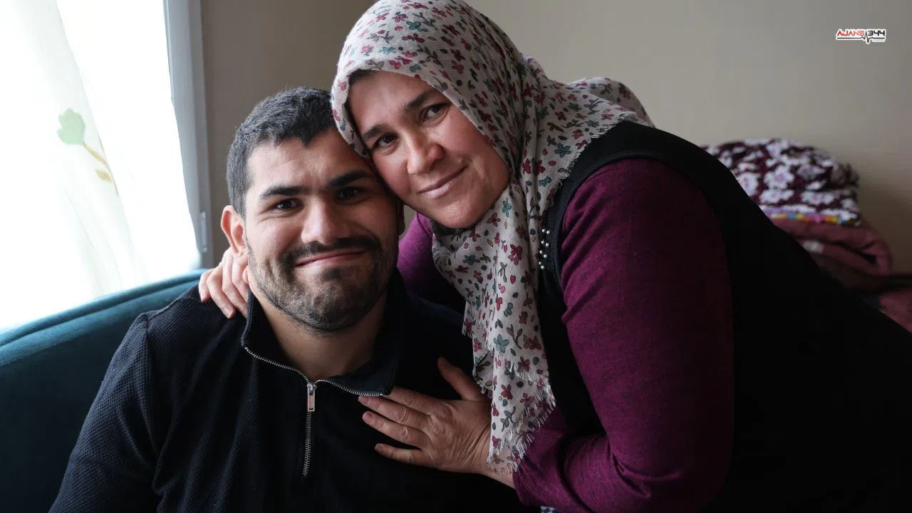 6 Yaşındaki Kaza 24 Yıldır Pencerede Yaşattı