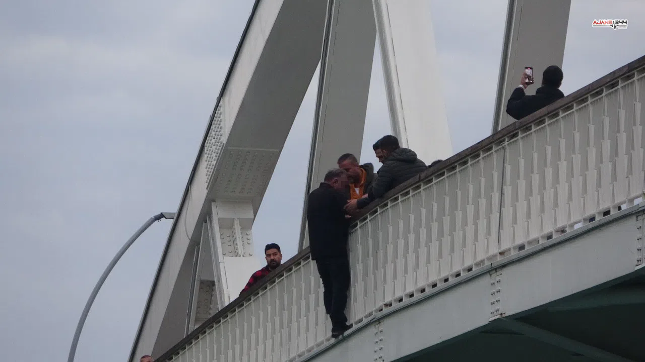 7. Kez Köprüye Çıktı, Polis Tarafından İkna Edildi