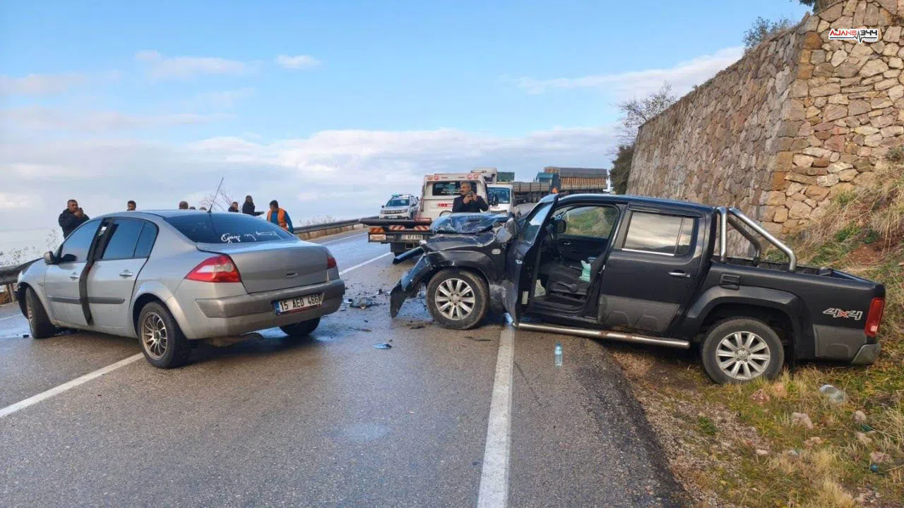 Iki otomobilin çarpıştığı kazada 2 kişi yaralandı
