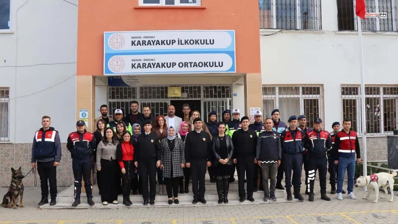 Erdemli'de jandarma ekiplerinden öğrencilere trafik ve asayiş eğitimi