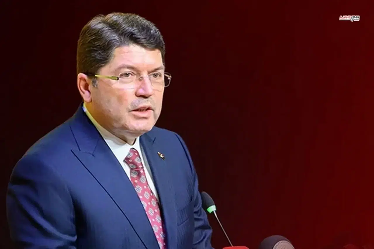 Bakan Tunç'tan 11. Yargı Paketi açıklaması: Örgütlü suçlara karşı çocuklar korunacak