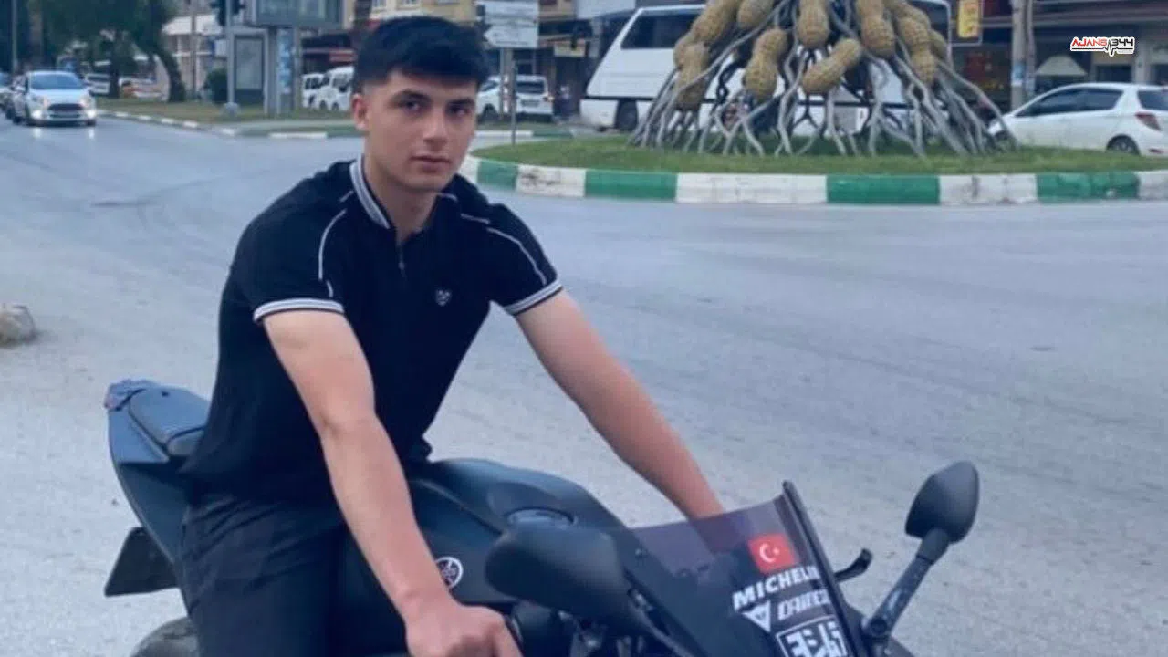 Mezarlıktaki otomobilde iki genç boğazı kesilmiş halde bulundu