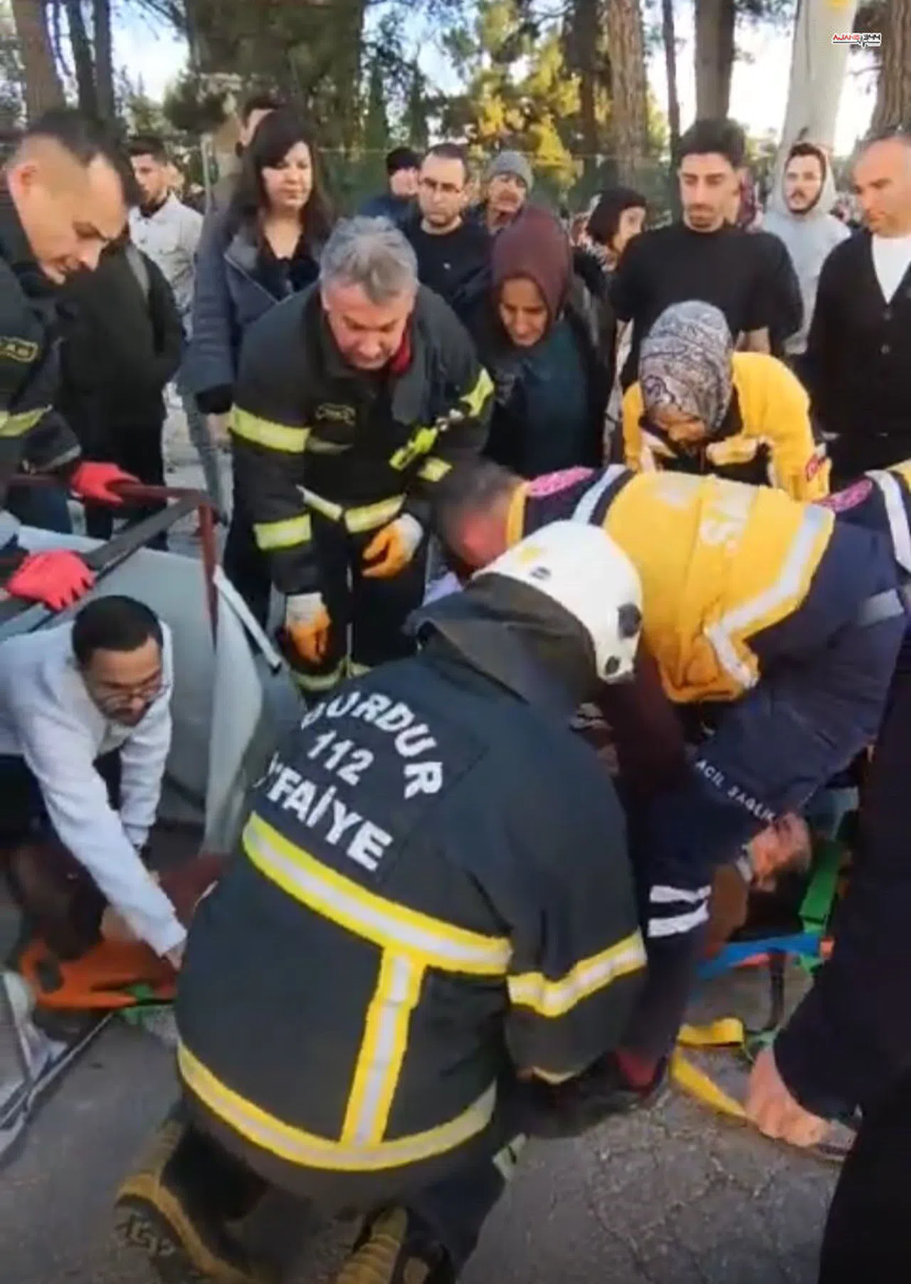 Burdur’da minibüs ile 3 tekerlekli motosiklet çarpıştı: 2 yaralı