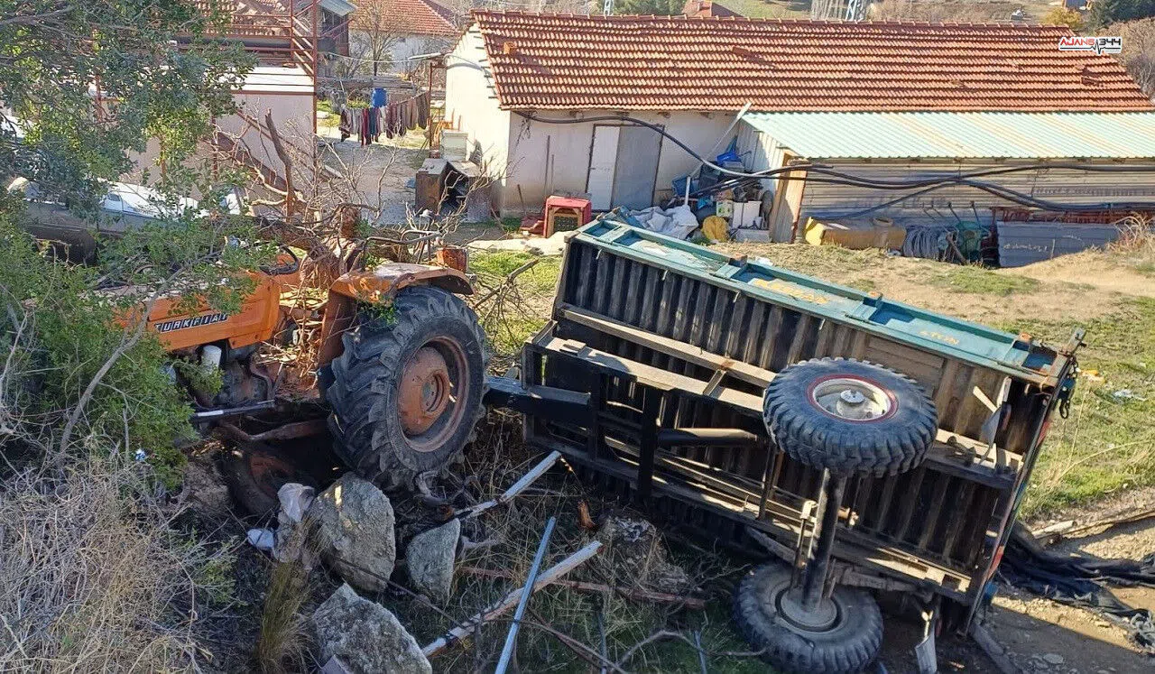 Burdur’da park halindeki otomobille çarpışan traktör devrildi: 3 kişi yaralandı