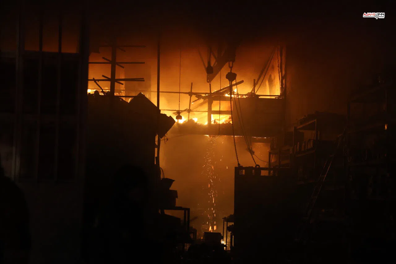 Hatay'da sanayi sitesinde çıkan yangında 9 iş yeri zarar gördü