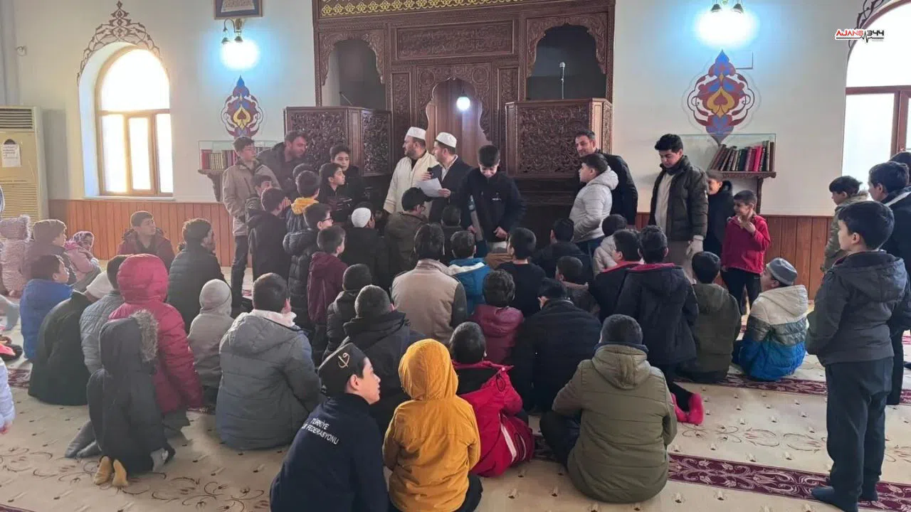 Kahramanmaraş'ta Babalar ve Çocuklar Aynı Safta Buluştu