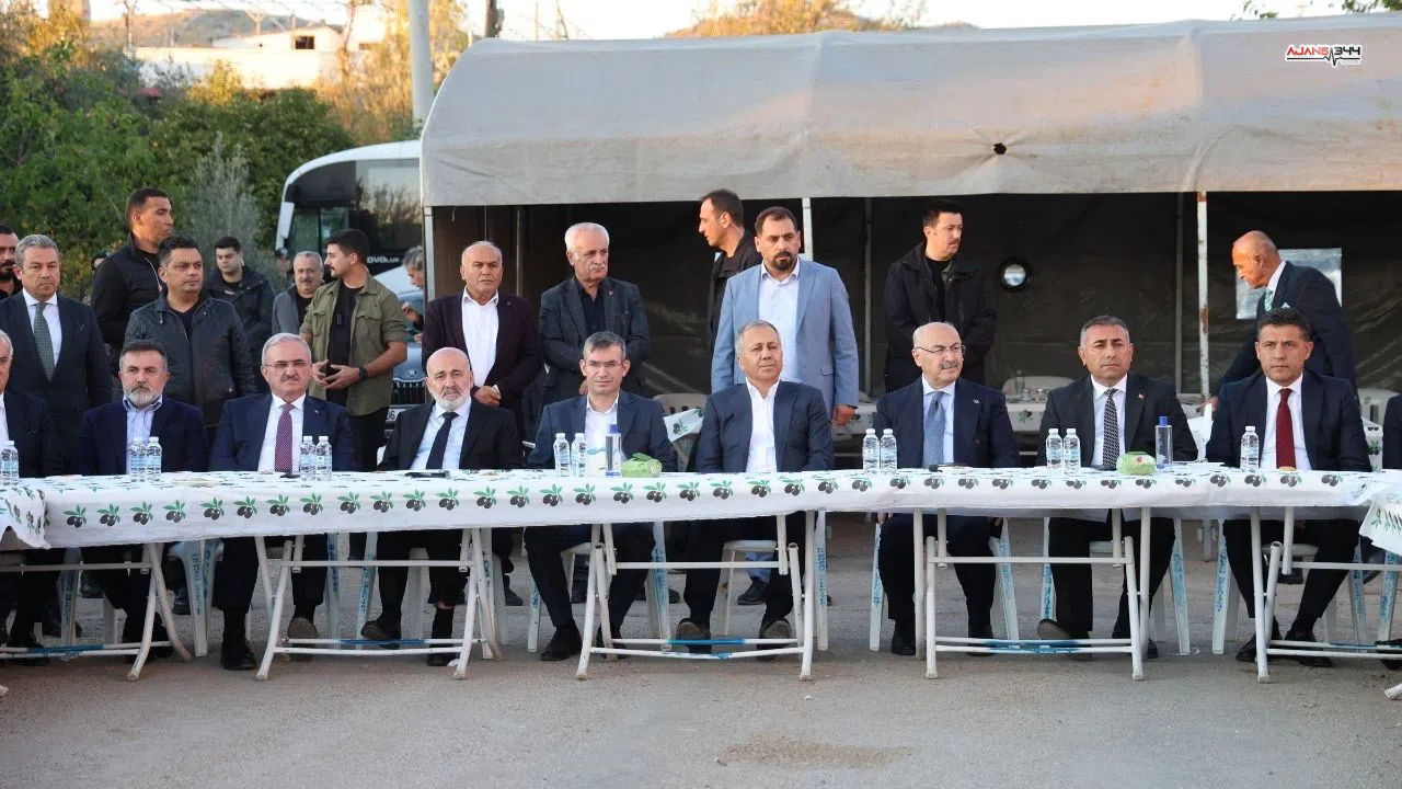 İçişleri Bakanı Yerlikaya’dan Kozan’da Taziye Ziyareti