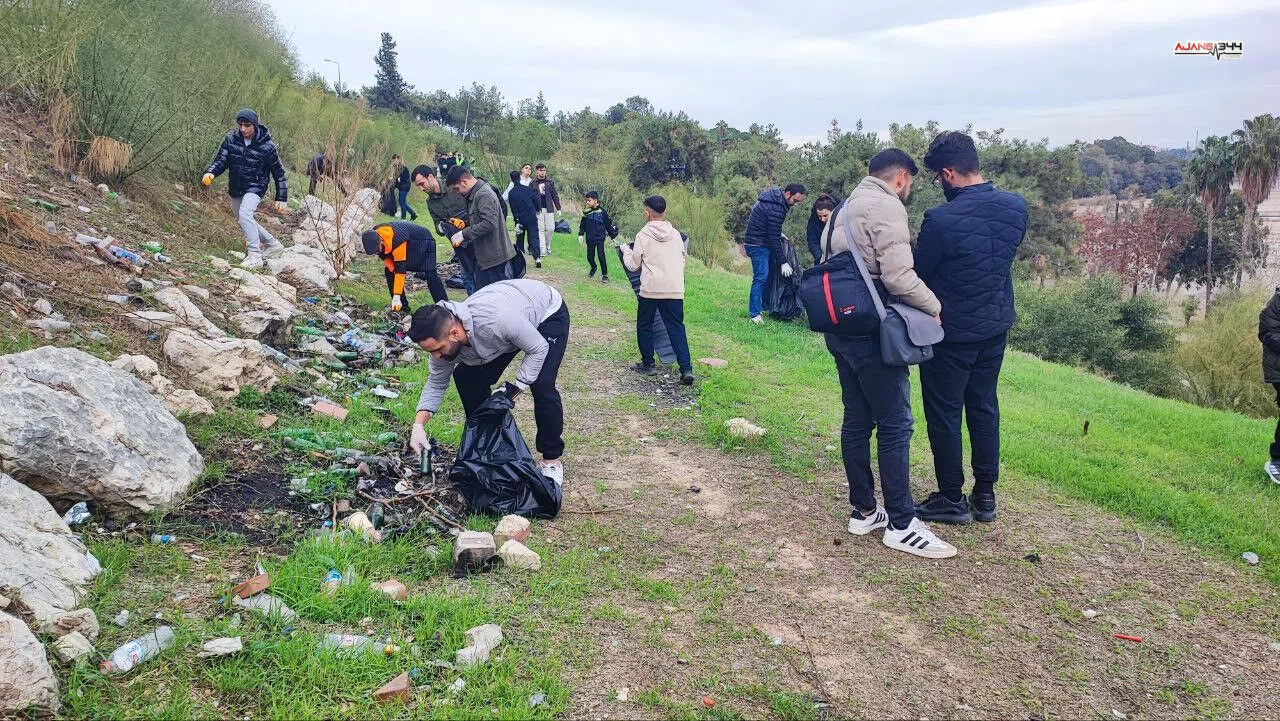 Çevre Kirliliğine Karşı Gönüllüler Seyhan Nehri Kenarında Çöp Topladı