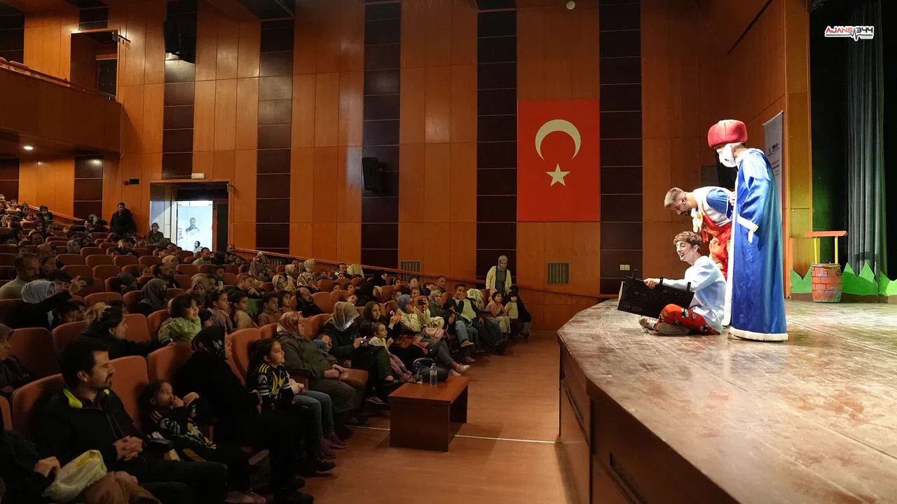 Kahramanmaraş'ta çocuklara "Masallarla İnan" tiyatrosu