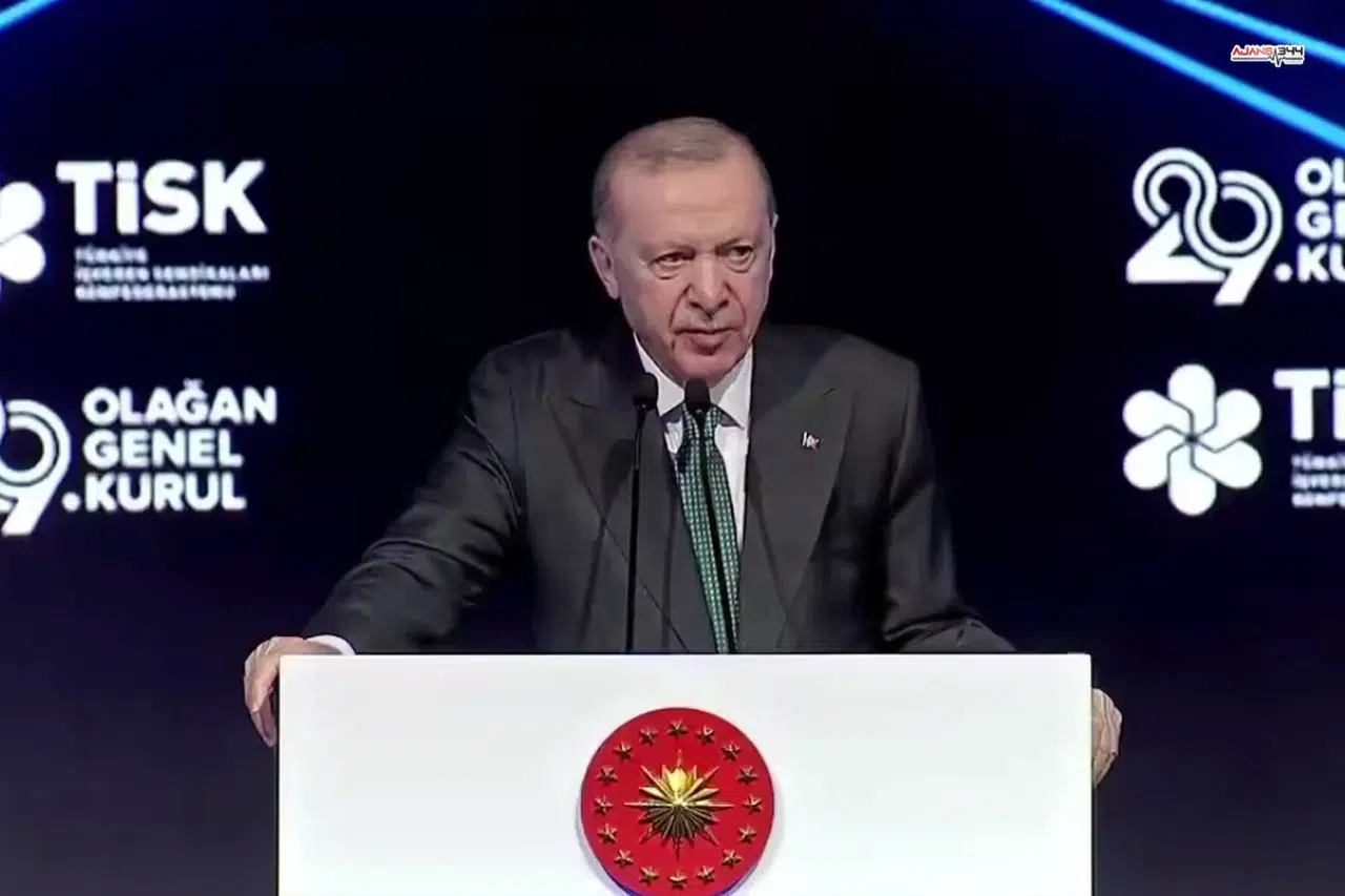 Cumhurbaşkanı Erdoğan: Ekonomide büyüme sürüyor, iş dünyasına yeni müjdeler verdi