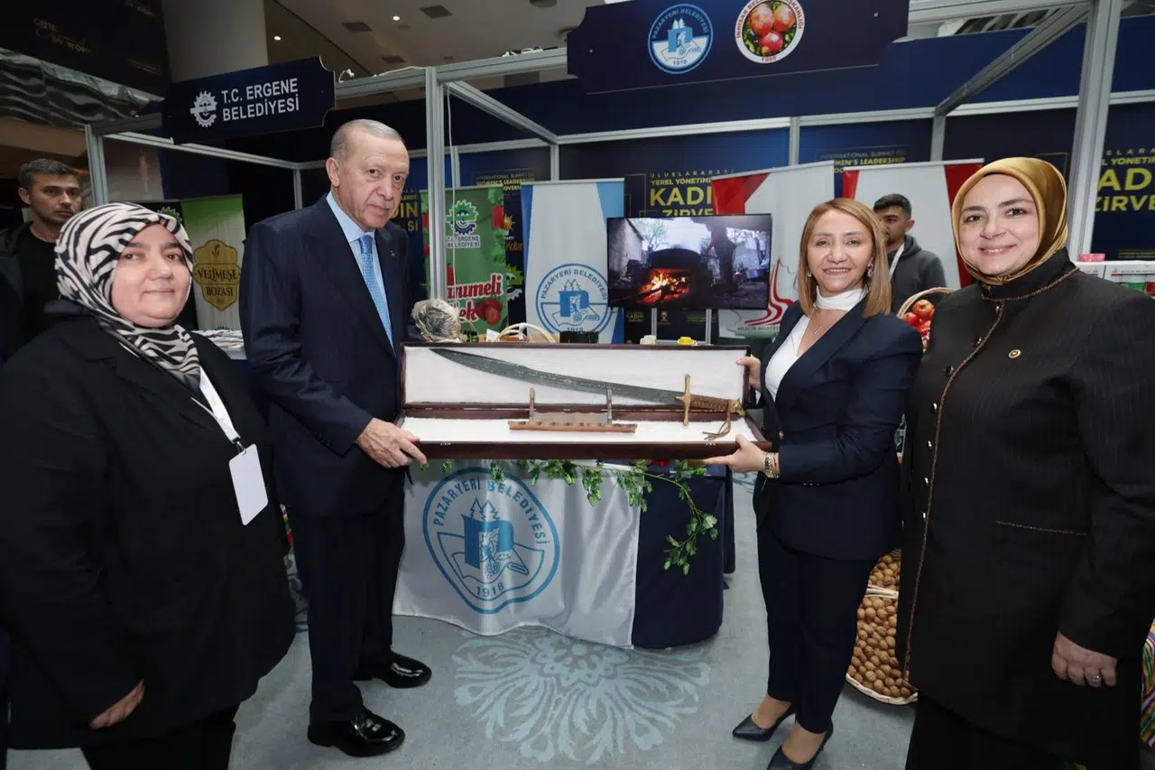 Cumhurbaşkanı Erdoğan'a Başkan Tekin'den özel hediye