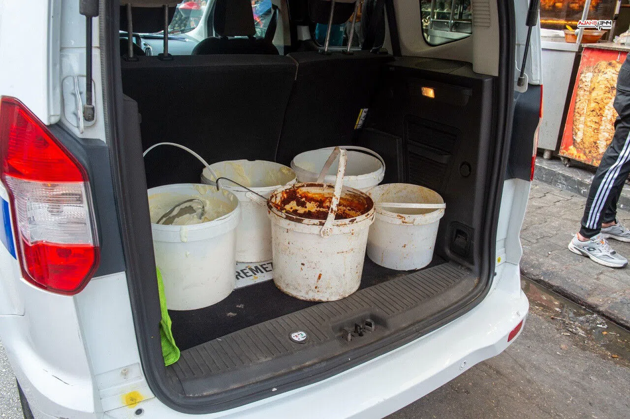 Dönercide Kurtlu Salça Skandalı!