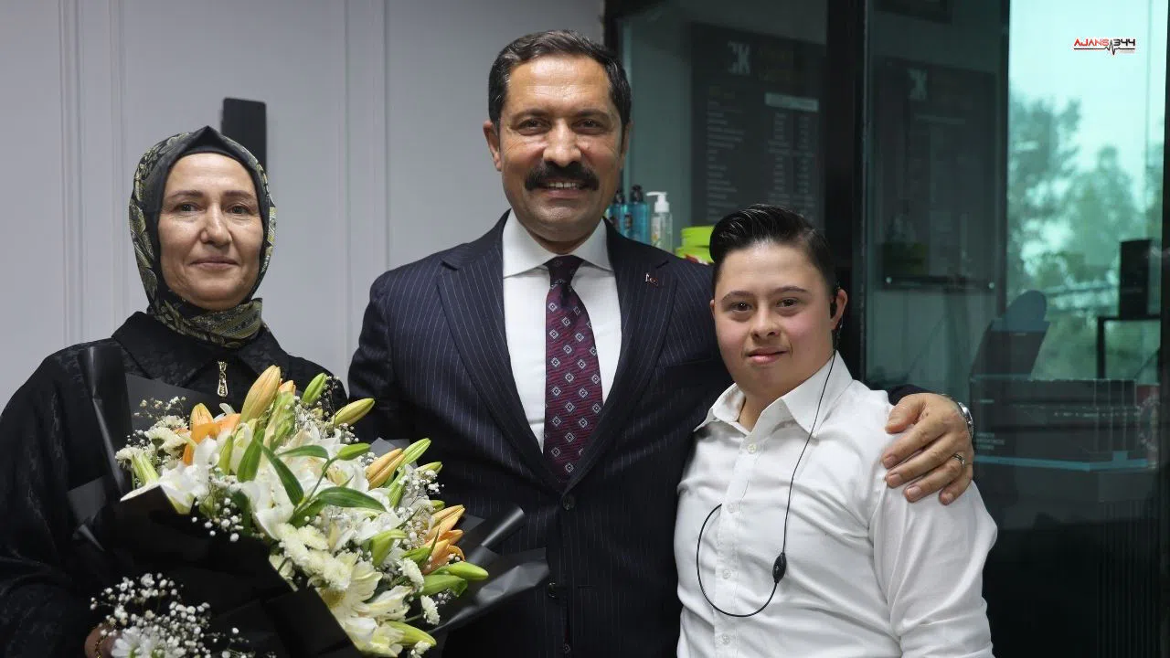 Vali Masatlı Down Sendromlu Kuaförün İlk Müşterisi Oldu