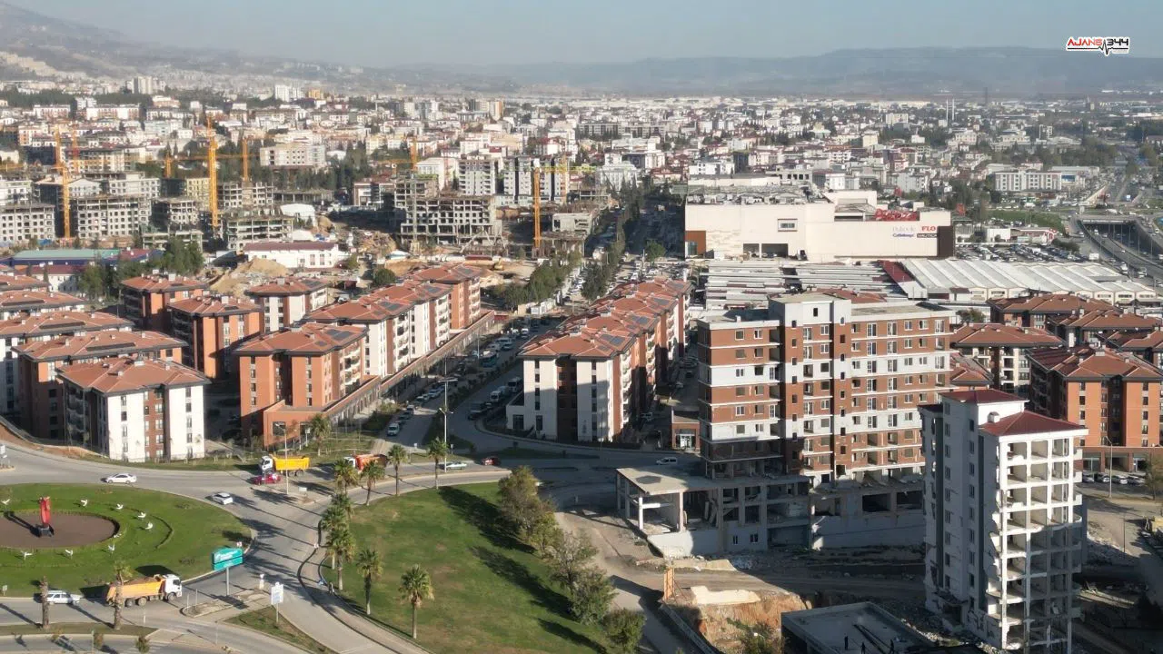 Kahramanmaraş'ta Ebrar Sitesi çevresinde ticari hayat yeniden canlanıyor