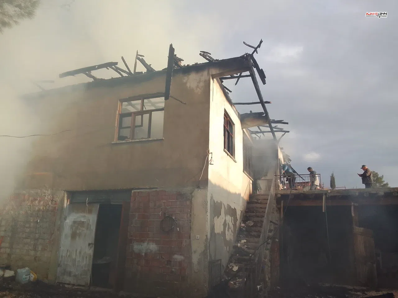 Ev Yangını, Maddi Zarar Meydana Geldi