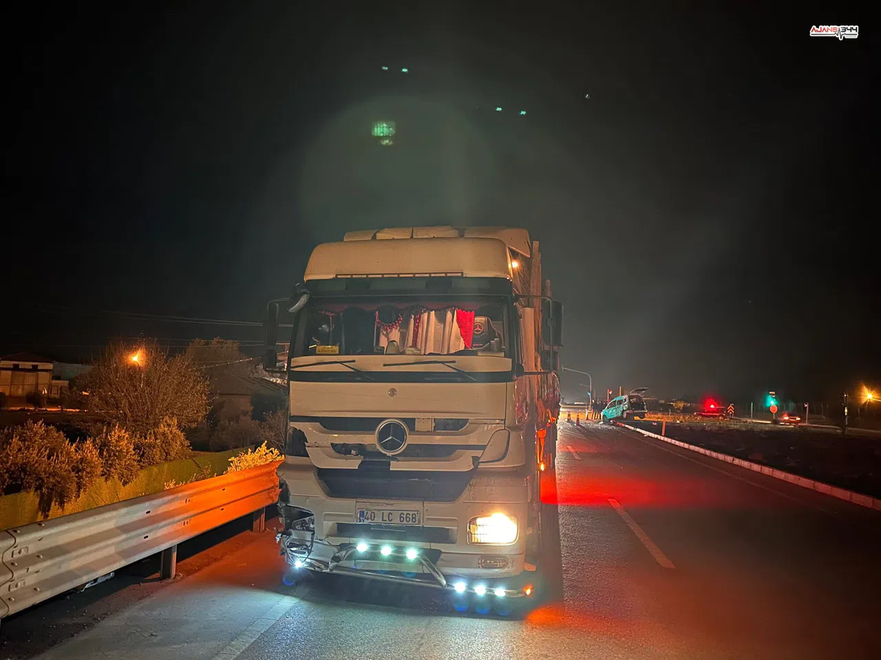 Gaziantep’te Tır ile Araç Çarpıştı: 3 Yaralı