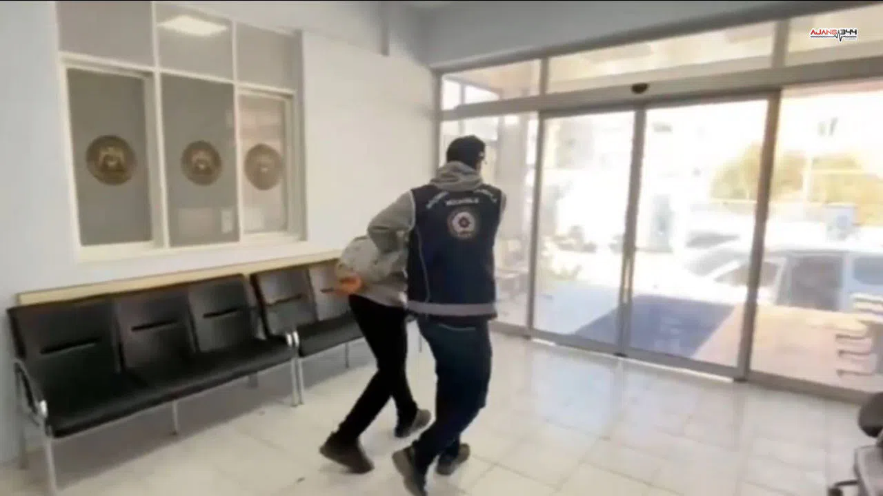 Göçmen kaçakçılığı yapan organizatör 8 göçmenle yakalandı