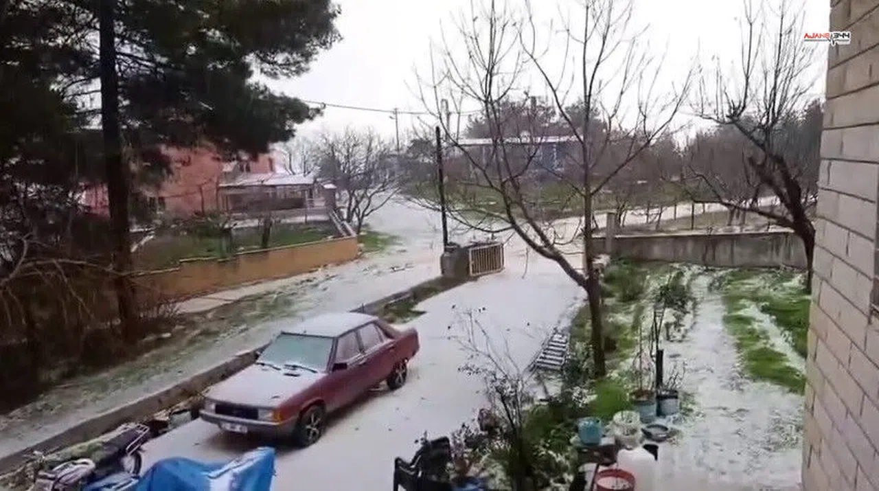 Hatay’da Dolu Yağdı, Ortalık Beyaza Büründü